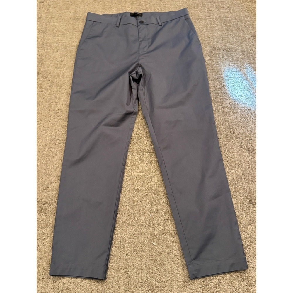 Banana Republic 36/32 Core Temp Chino Gray NWT (X1)